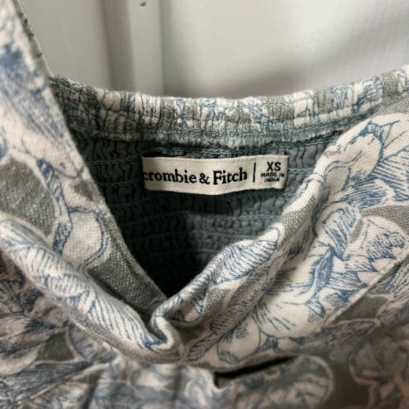 Blue Floral Crop Tank Top - Picture 2 of 3